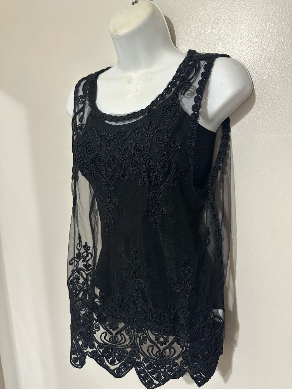 Black Embroidered Lace Tank Top Size S/M Sheer Overlay Elegant detail